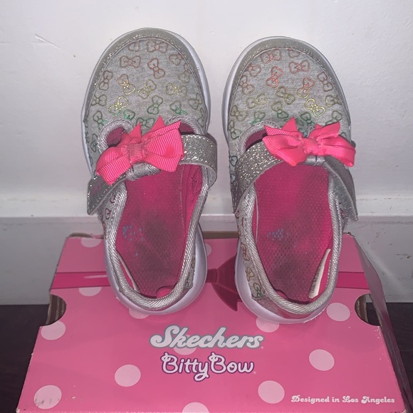 Toddler Skechers shoes! In good used condition. Size 7 - Picture 3 of 9